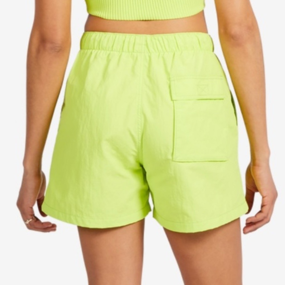 NWT [Cozi] 5" Mesh Lined Nylon Shorts Pockets & Drawstring in Green Women’s S - Picture 2 of 5